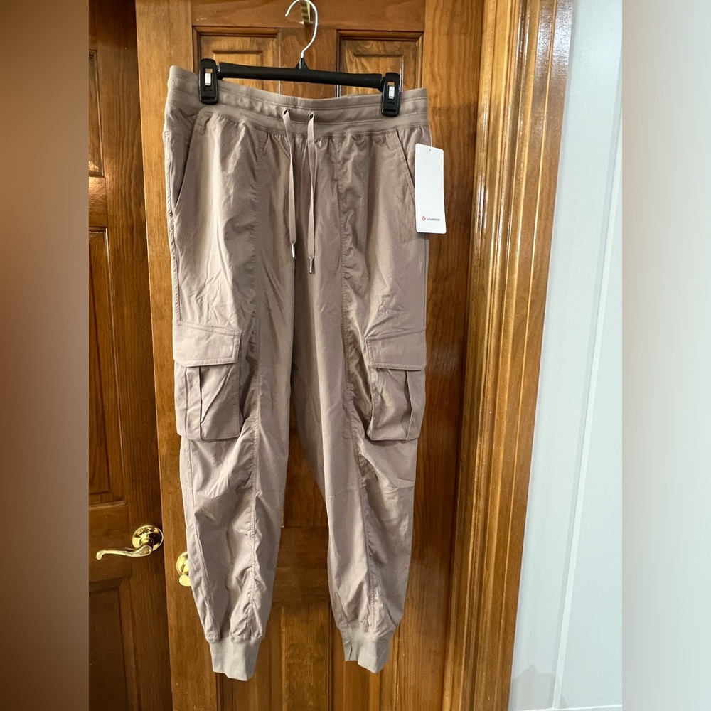 Lululemon-Dance studio relaxed fit mid rise cargo jogger Medium